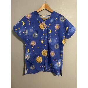 Simply Basic Scrub Top Womens Small Blue Celestial Sun Moon Star Nurse Y2K